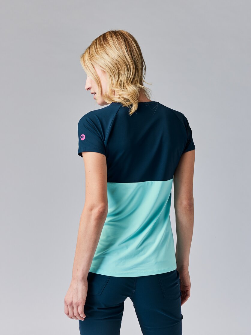 Martini Sportswear - VIA Shirt Dynamic W - T-Shirts in mosstone - vista laterale modello - Donna