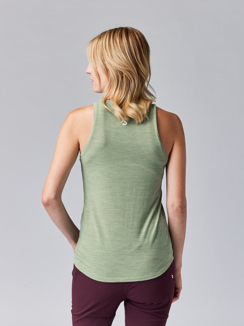Martini Sportswear - SUNRISE Sleeveless Shirt W - Tops in mosstone - vista laterale modello - Donna