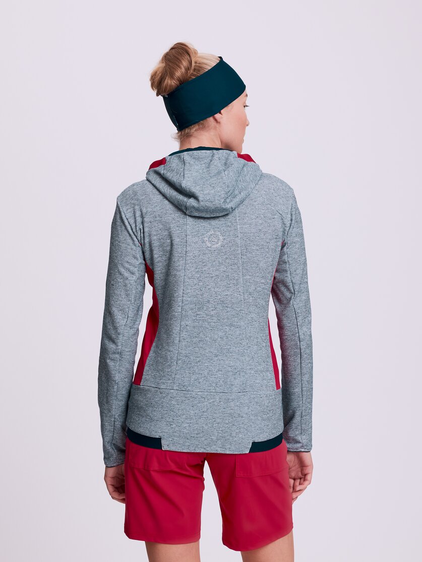 Martini Sportswear - OUTREACH - Strati intermedi in black - vista laterale modello - Donna