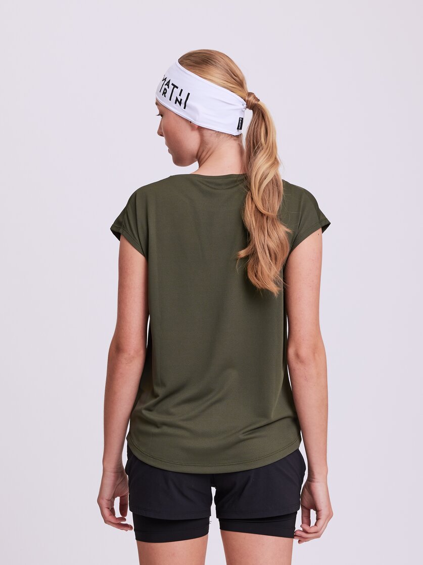 Martini Sportswear - BE.DIFFERENT - T-Shirts in black - vista laterale modello - Donna