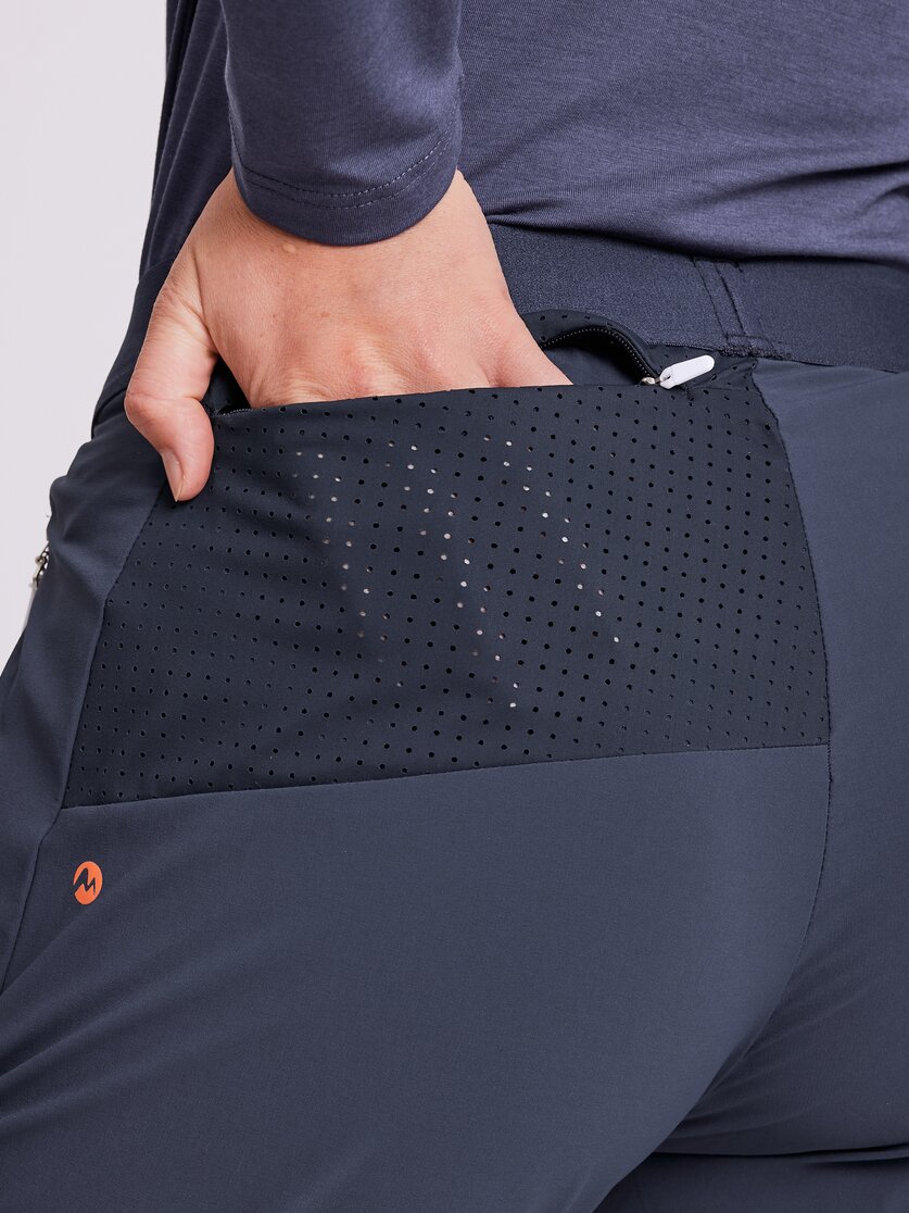 Martini Sportswear - WALK AWAY - Lange Hosen in black - Detail 1 - Damen