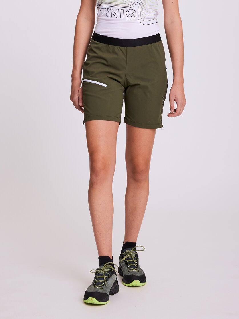 Martini Sportswear - AURA - Shorts in black-white - vista frontale modello - Donna