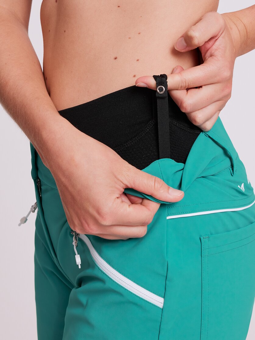 Martini Sportswear - AUTHENTIC - Shorts in black - Detail 6 - Women