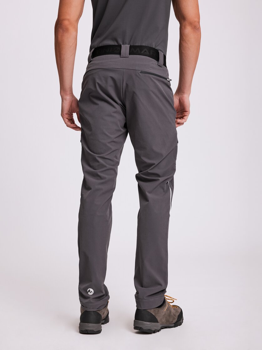 Martini Sportswear - ILLIMANI - Pantaloni lunghi in black - vista laterale modello - Uomo
