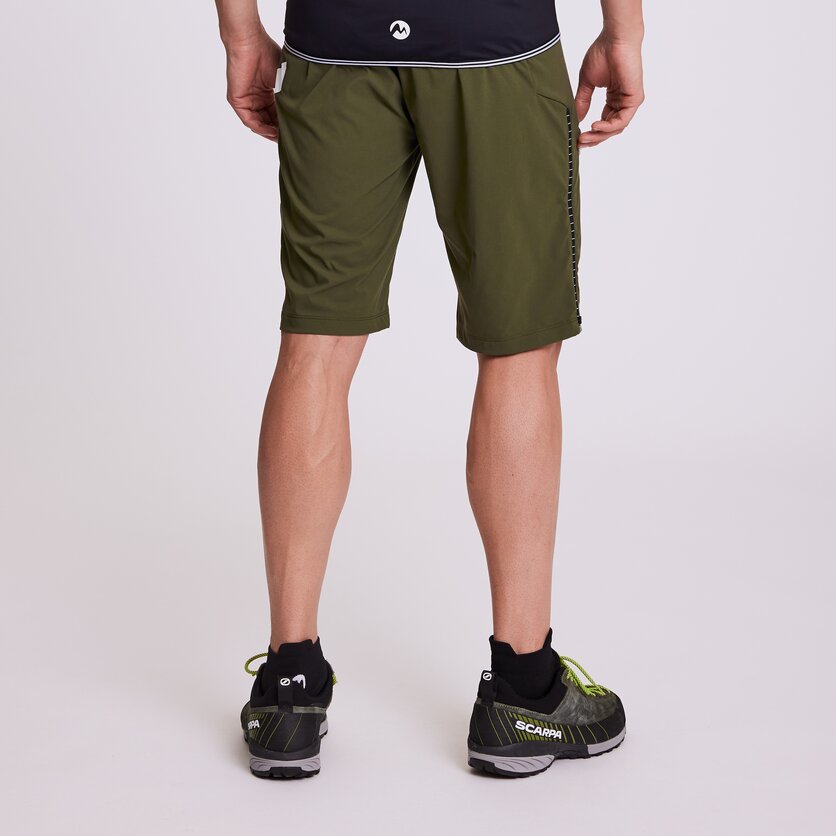 Martini Sportswear - CLIPPER - Kurze Hosen in black-white - Rückansicht Model - Herren