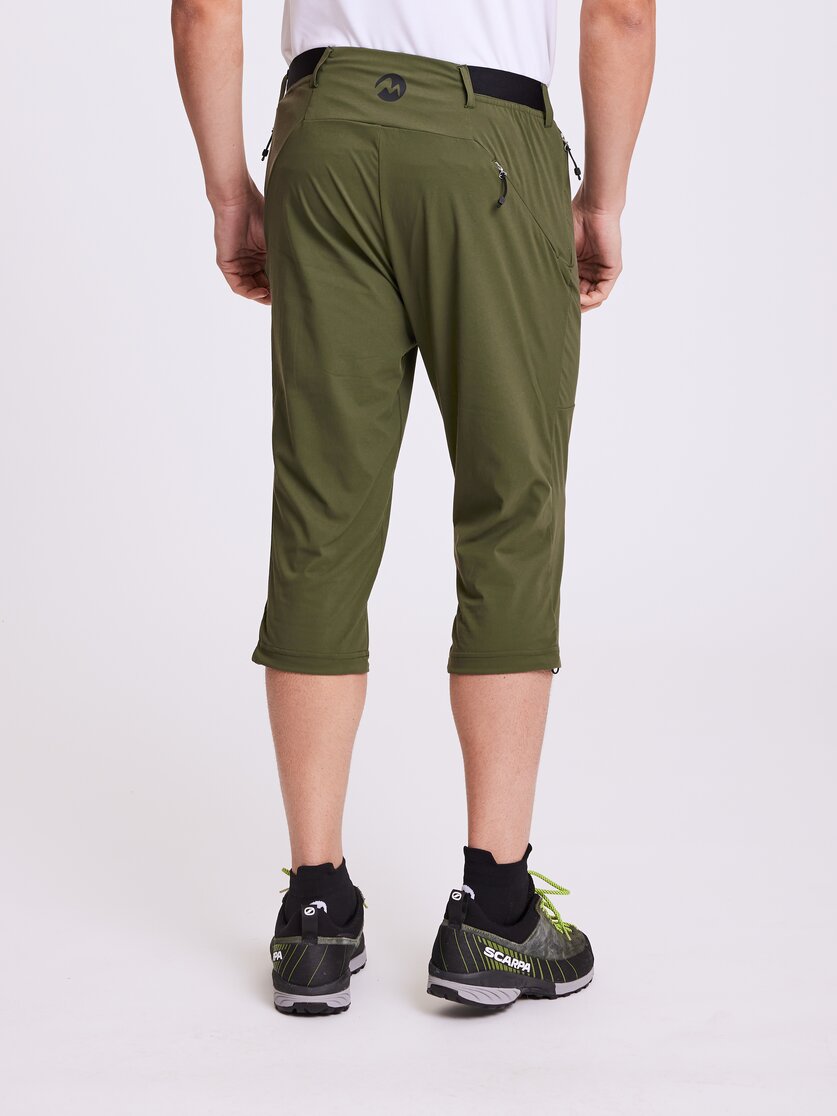 Martini Sportswear - OSIRIS - Pantaloni capri in black - vista laterale modello - Uomo
