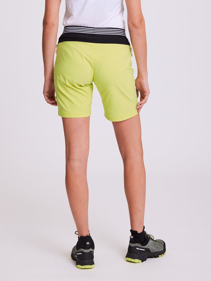 Martini Sportswear - ESSENTIAL - Kurze Hosen in black - Rückansicht Model - Damen
