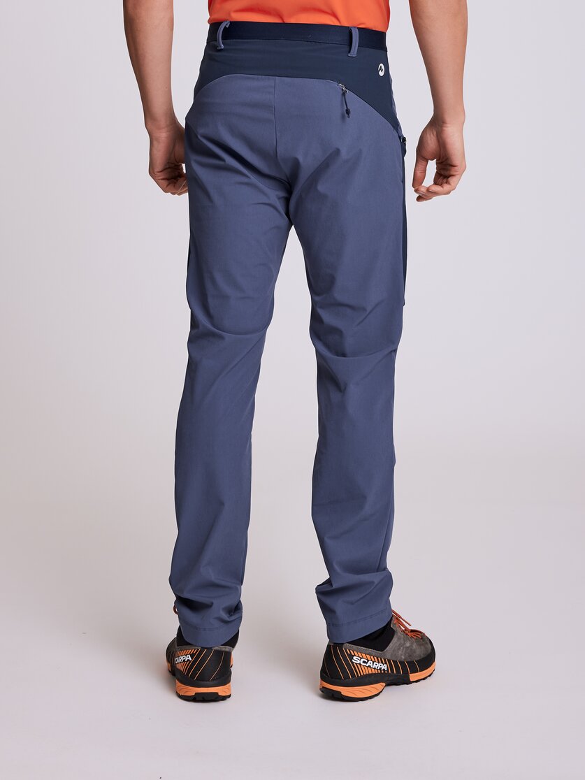 Martini Sportswear - BERNINA "L" - Pantaloni lunghi a taglio lungo in black - vista laterale modello - Uomo