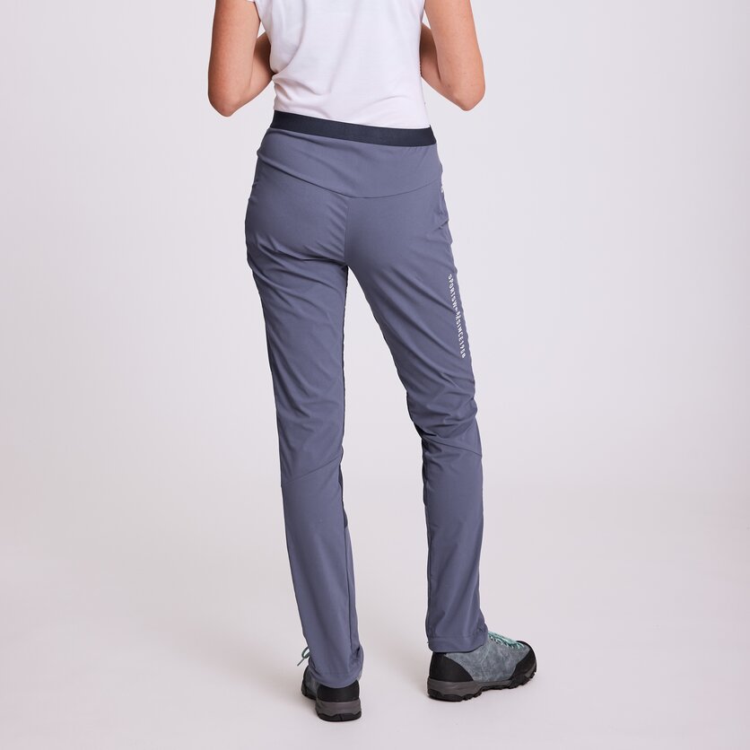 Martini Sportswear - MAGGIORE "K" - Lange Hosen in Kurzgrößen in black - Rückansicht Model - Damen