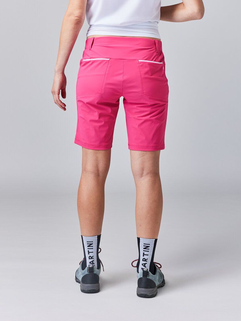 Martini Sportswear - VIA Shorts W - Kurze Hosen in mosstone - Rückansicht Model - Damen