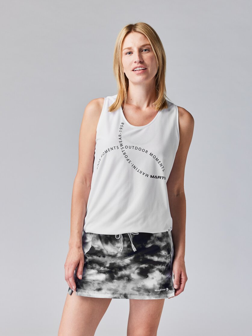 Martini Sportswear - FIRSTLIGHT Sleeveless Shirt Straight W - Tops in greenery - vista frontale modello - Donna