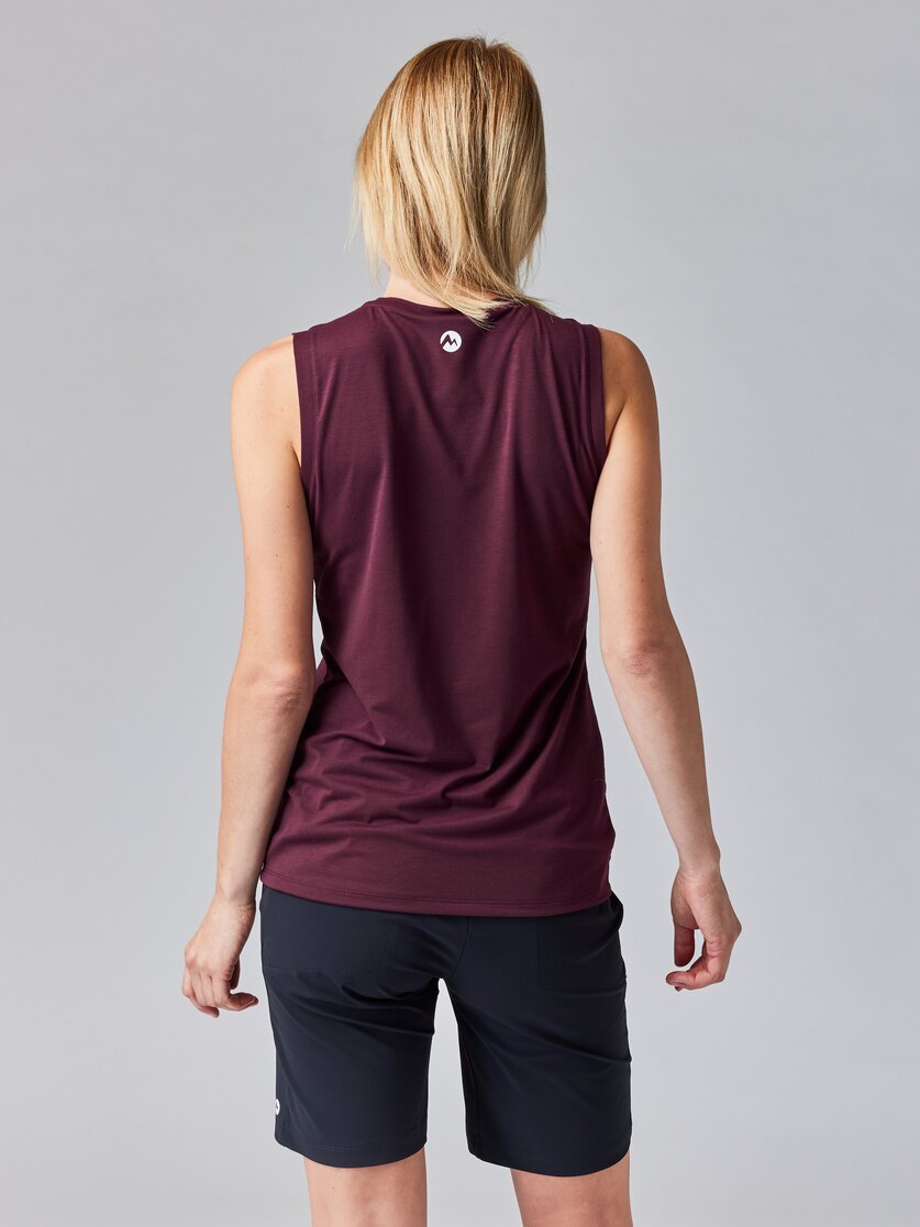 Martini Sportswear - FIRSTLIGHT Sleeveless Shirt Dynamic W - Tops in mosstone - vista laterale modello - Donna