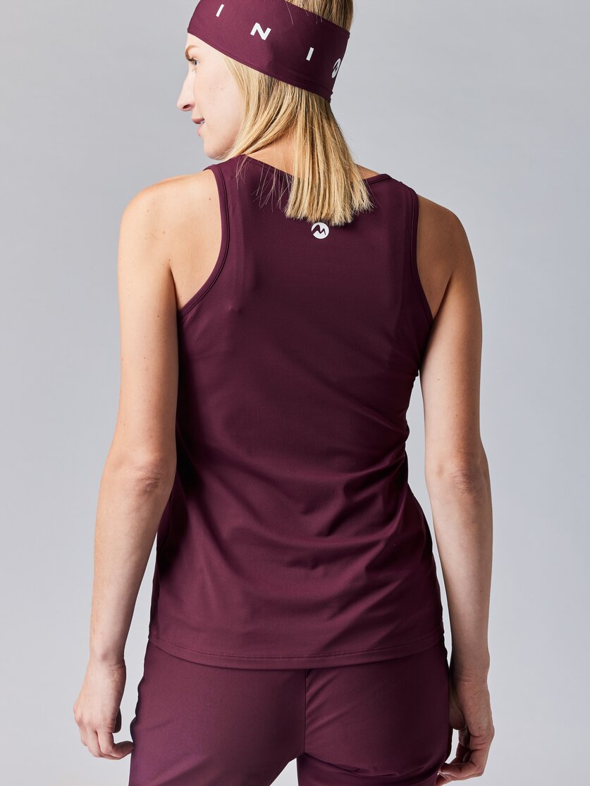 Martini Sportswear - ALPMATE Sleeveless Shirt Straight W - Tops in mosstone - Rückansicht Model - Damen