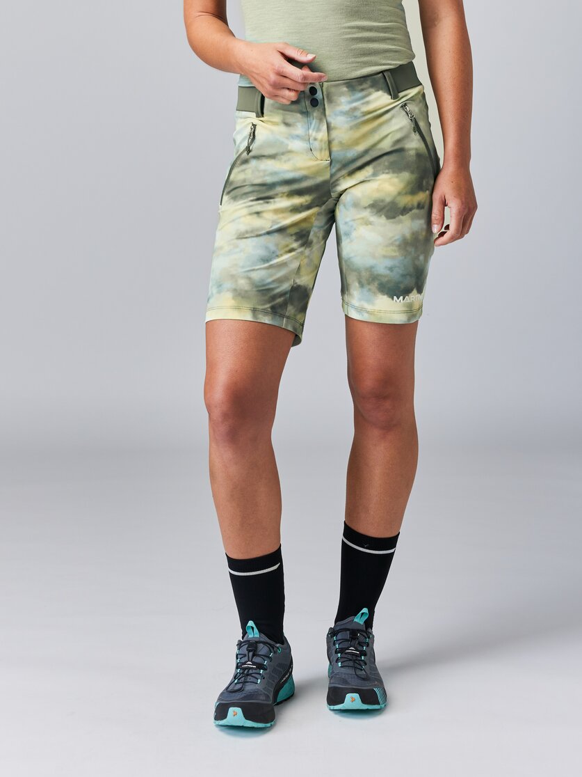Martini Sportswear - SUNRISE Shorts W - Shorts in mosstone-greenery - vista frontale modello - Donna
