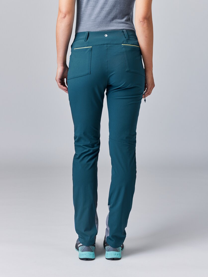 Martini Sportswear - TREKTECH Pants W - Lange Hosen in mosstone-tendril - Rückansicht Model - Damen
