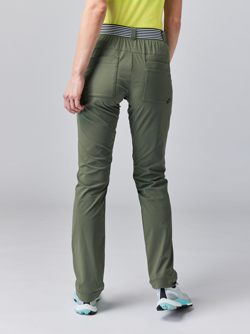 Martini Sportswear - HIGHVENTURE Pants W - Lange Hosen in mosstone - Vorderansicht Model - Damen