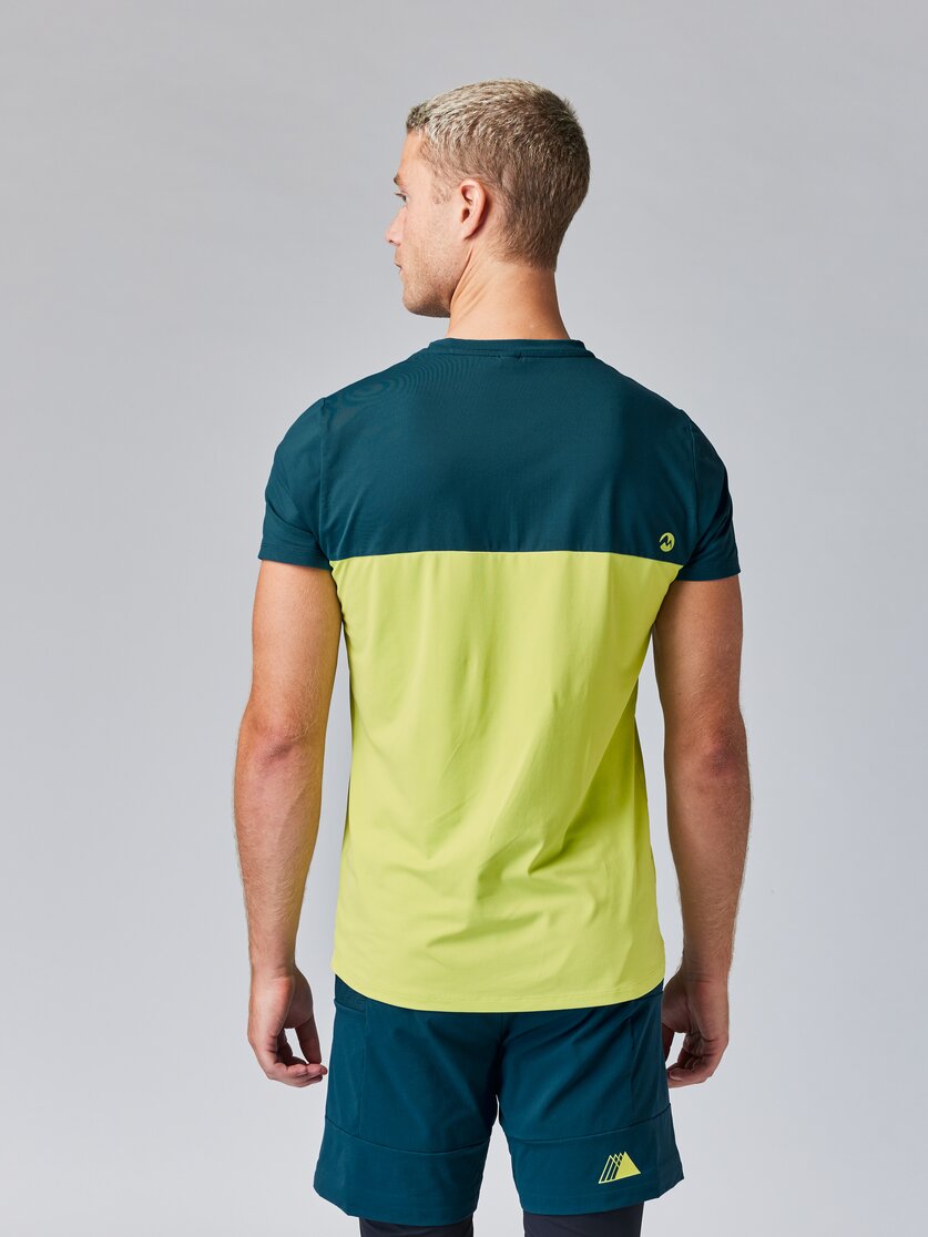 Martini Sportswear - HIGHVENTURE Shirt Straight M - T-Shirts in mosstone-black - vista laterale modello - Uomo