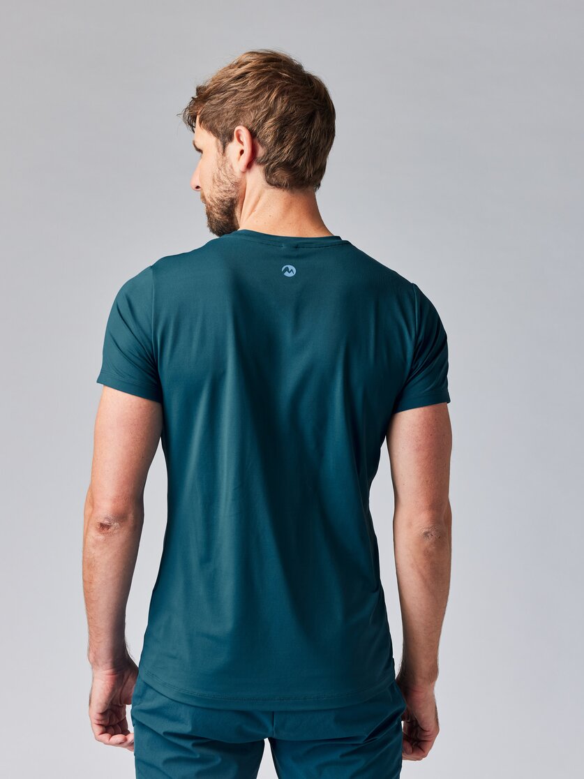 Martini Sportswear - NEVERREST Shirt M - T-Shirts in greenery-mosstone - vista laterale modello - Uomo