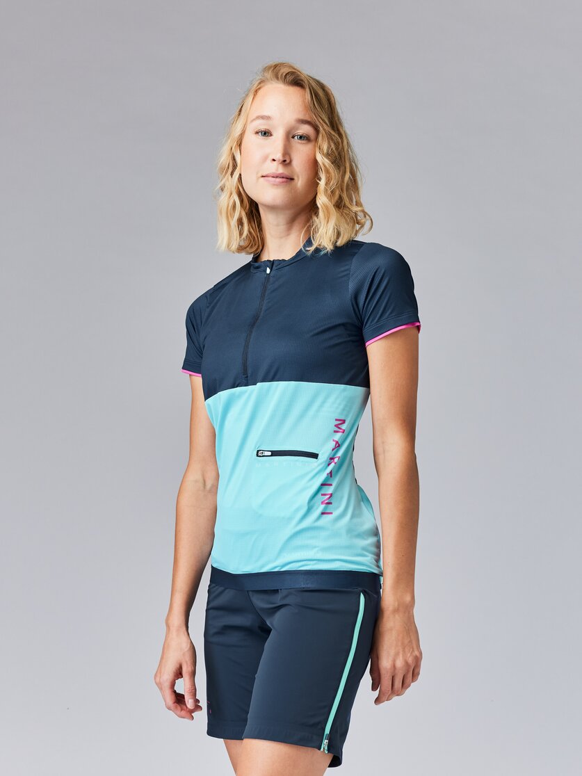 Martini Sportswear - FLOWTRAIL Halfzip Shirt W - T-Shirts in steel-black - Vorderansicht Model - Damen