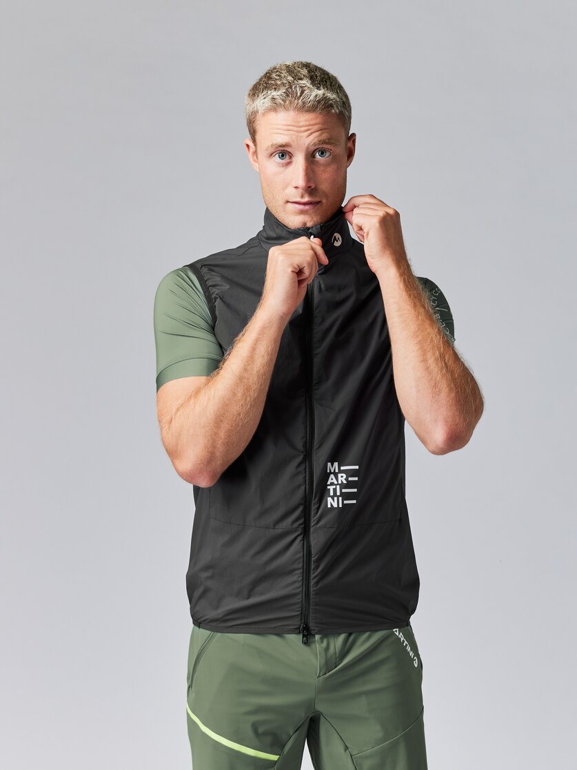 Martini Sportswear - FLOWTRAIL Vest M - Outdoor vests in poseidon - front view model - Men