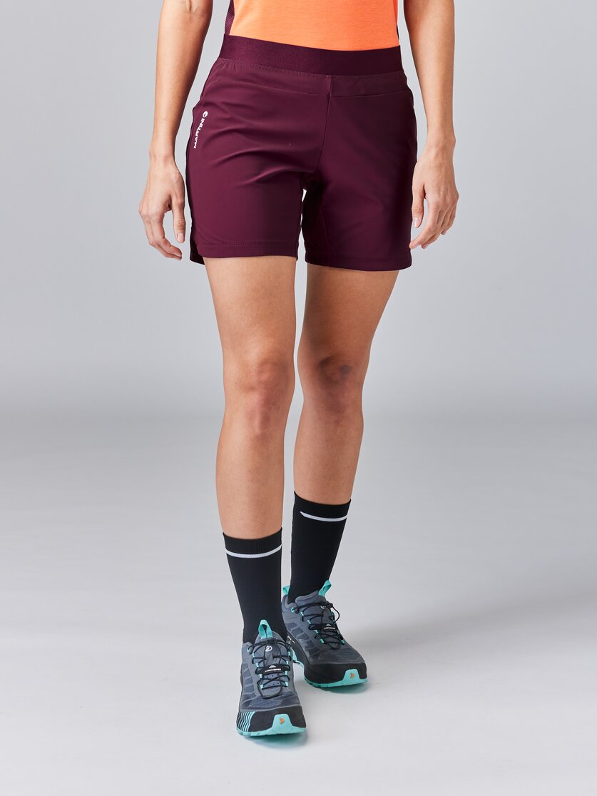 Martini Sportswear - PACEMAKER Shorts W - Shorts in poseidon - vista frontale modello - Donna