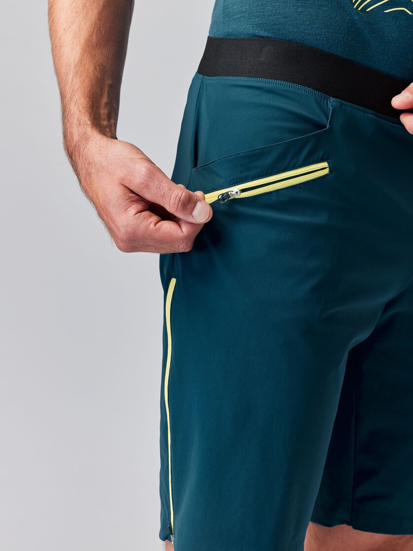 Martini Sportswear - ALPMATE Shorts Straight M - Kurze Hosen in mosstone-black - Detail 2 - Herren