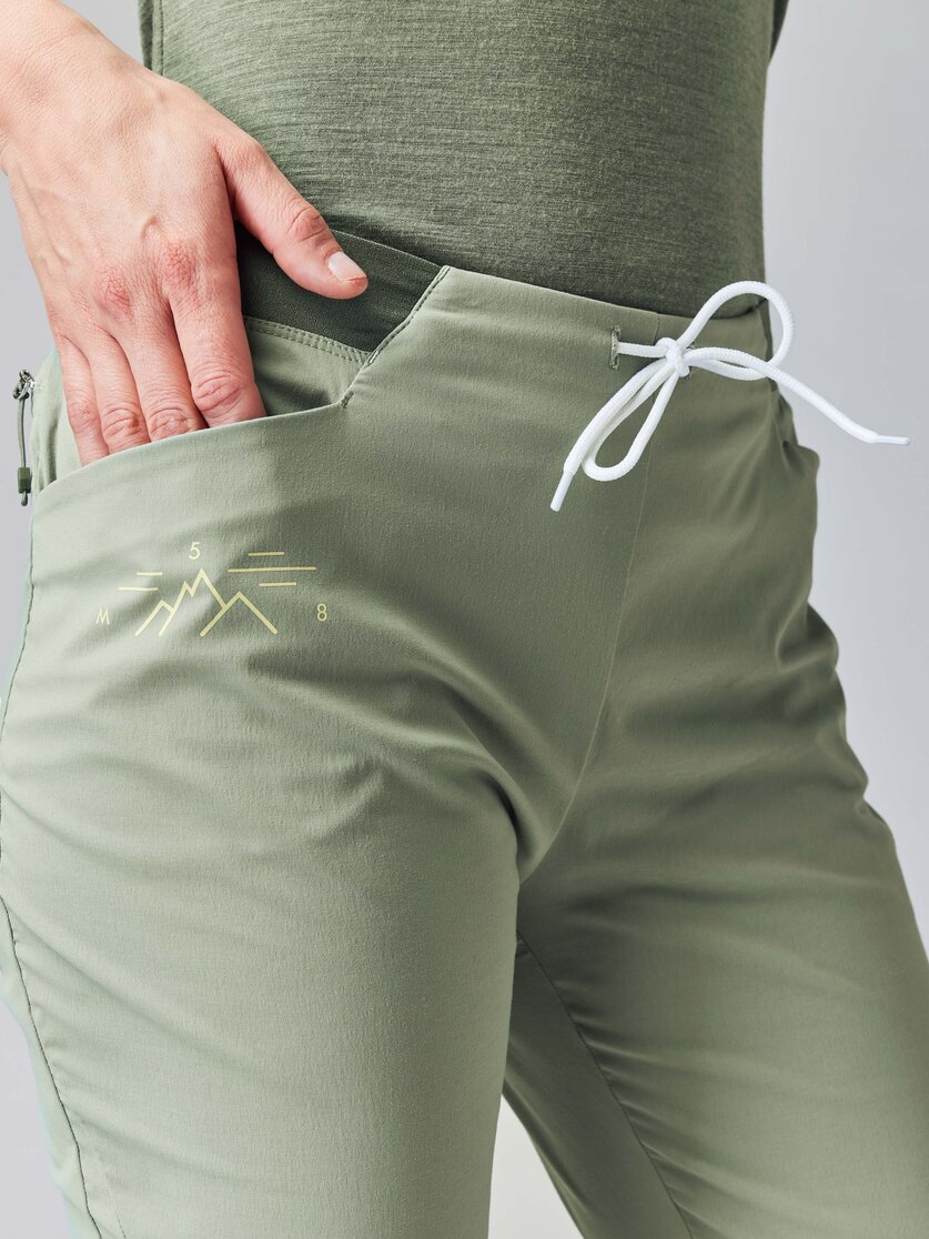 Martini Sportswear - ALPMATE Pants W "K" - Petite Pants in tendril - Detail 2 - Women