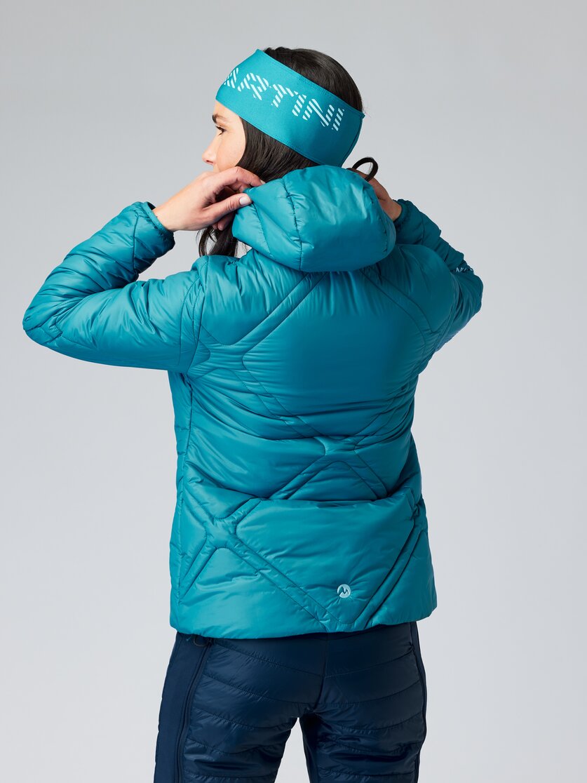 Martini Sportswear - BROAD.PEAK - Primaloft & Gloft Jacken in lake-ice - Rückansicht Model - Damen