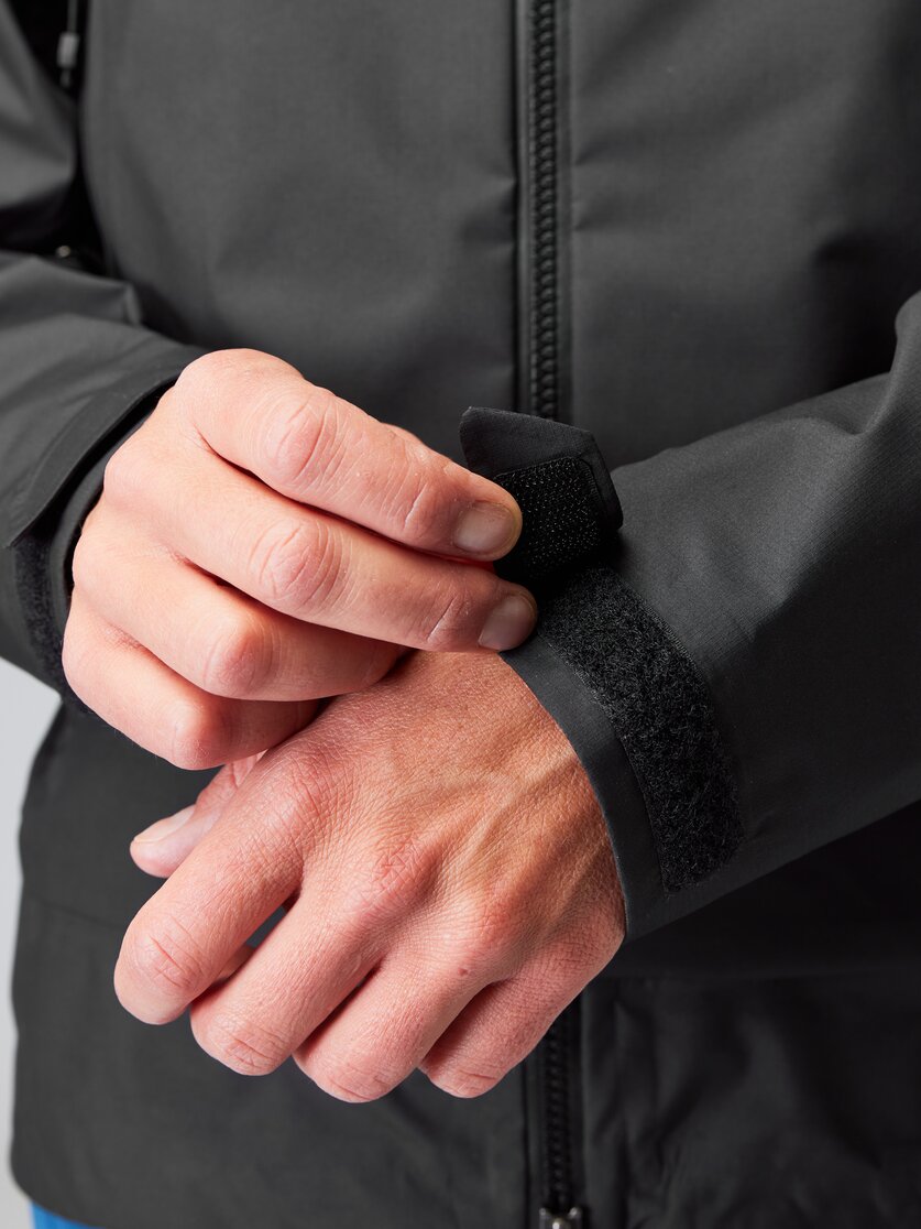 Martini Sportswear - GO 4 IT - Hardshell jackets in black - Detail 5 - Women