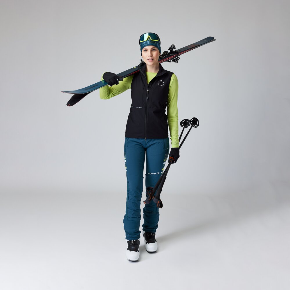 Martini Sportswear - DESIRE "K" - Pantaloni lunghi a taglio corto in true navy-poppy - outfit completo - Donna