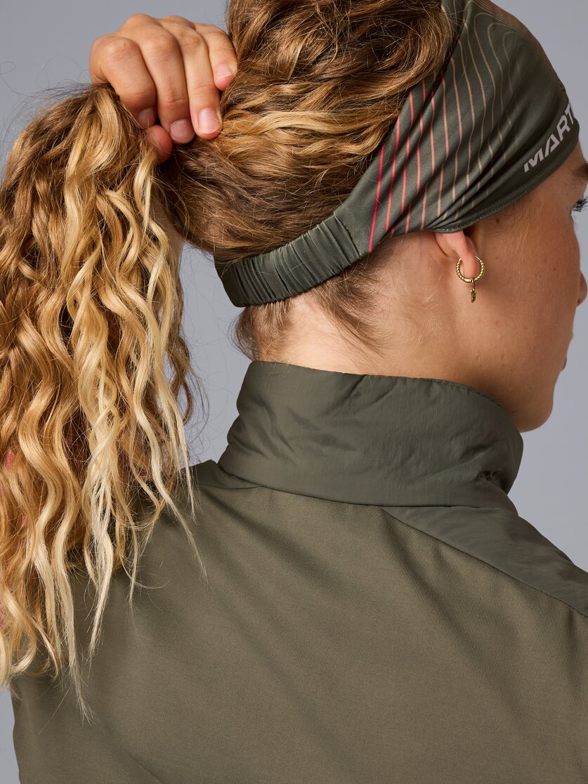 Martini Sportswear - Hillclimb Hairband W - Haarbänder in white-poseidon - Rückansicht Model - Damen