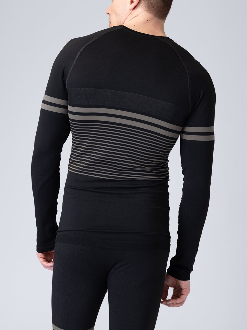 Martini Sportswear - Uwear Shirt M - Intimo tecnico - Top in black - vista laterale modello - Uomo