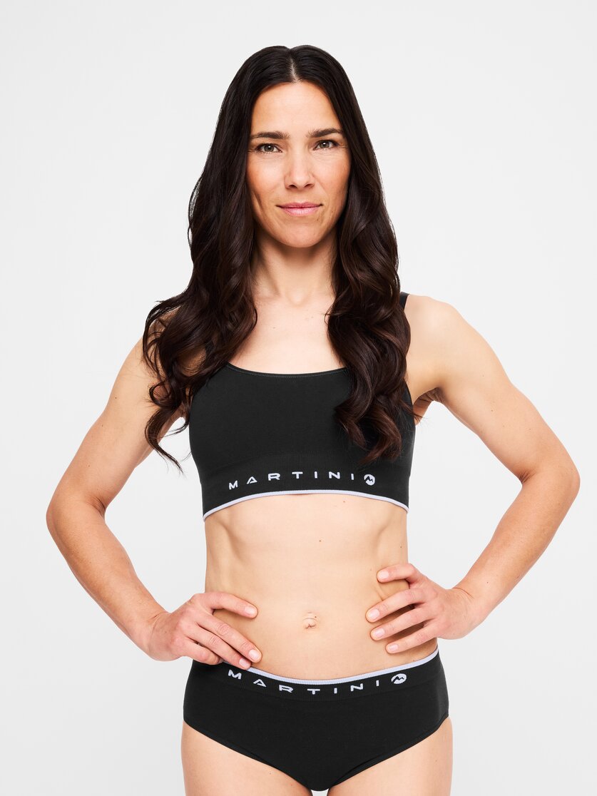 Martini Sportswear - Wanted Top Seamless W - Sport BHs in black - Vorderansicht Model - Damen