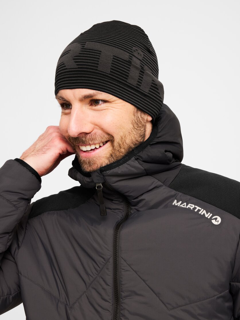 Martini Sportswear - Yalca Seamless Cap Uni - Beanie in winter apple-black - front view model - Unisex