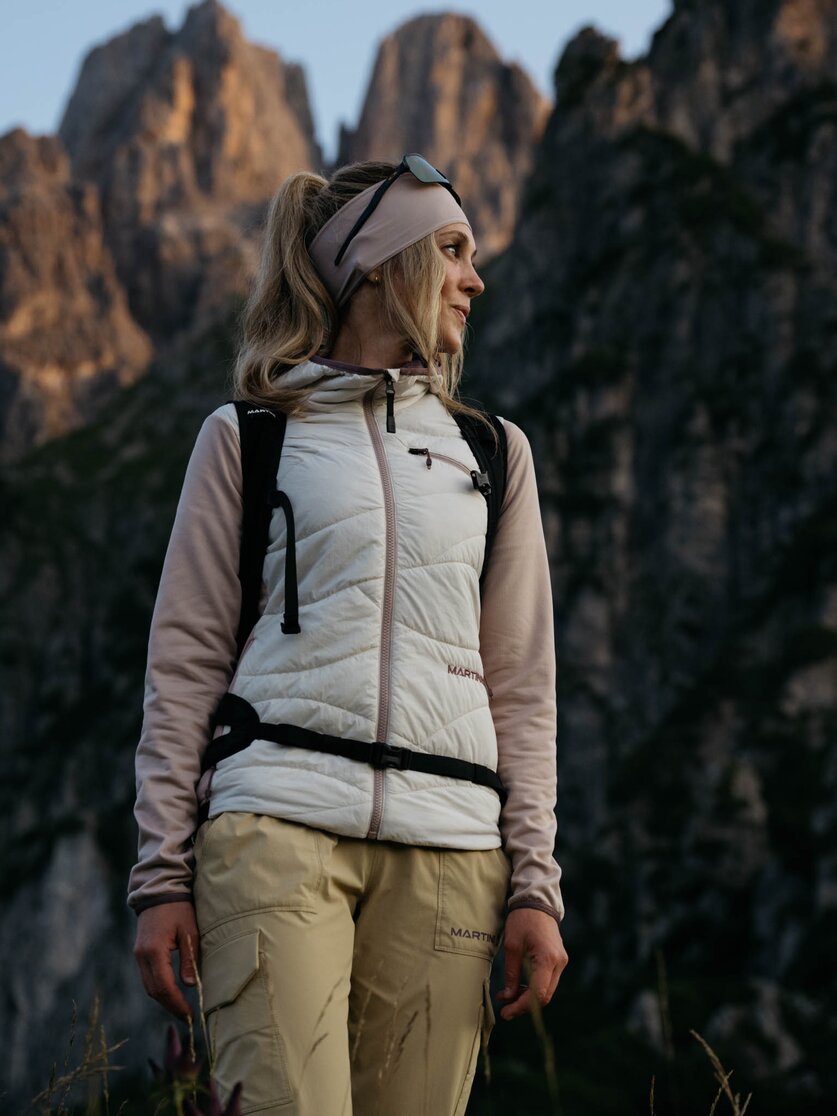 Martini Sportswear - Alpmate IN Hybrid Hooded Jacket W - Hybrid jackets in black - Detail 8 - Women