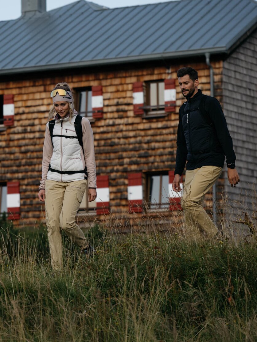 Martini Sportswear - Alpmate IN Hybrid Hooded Jacket W - Hybrid jackets in black - Detail 10 - Women