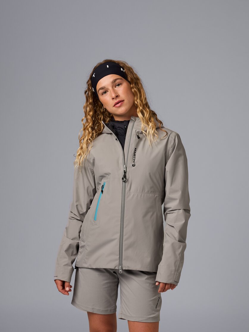 Martini Sportswear - Trektech 2.5L Jacket W - Giacche Hardshell in black-white - vista frontale modello - Donna