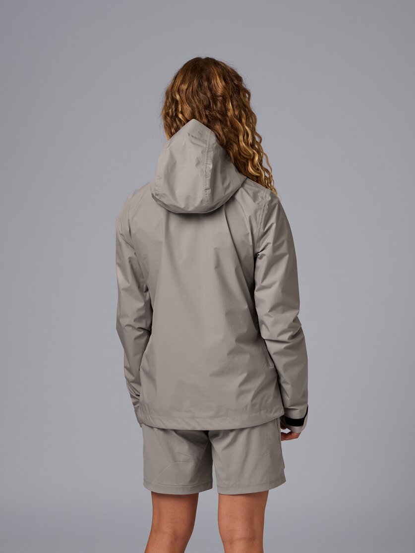 Martini Sportswear - Trektech 2.5L Jacket W - Giacche Hardshell in black-white - vista laterale modello - Donna