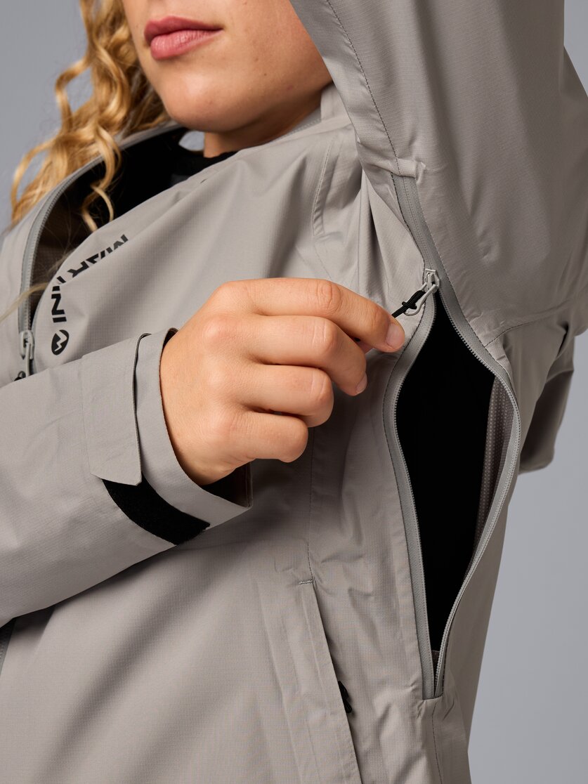 Martini Sportswear - Trektech 2.5L Jacket W - Giacche Hardshell in black-white - Dettaglio 5 - Donna