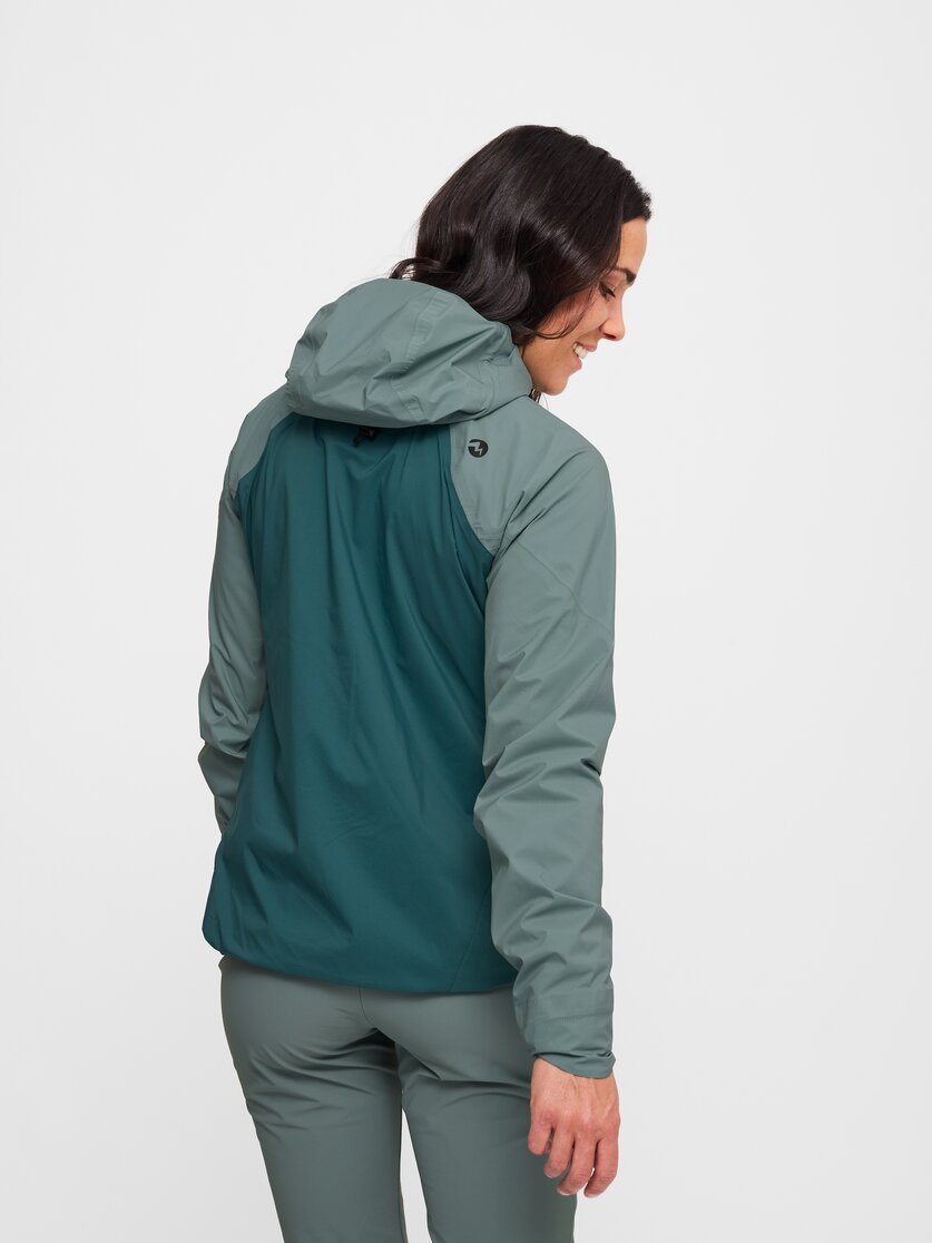Martini Sportswear - Hillclimb HS Hooded Jacket W - Giacche Hardshell in black-white - vista laterale modello - Donna