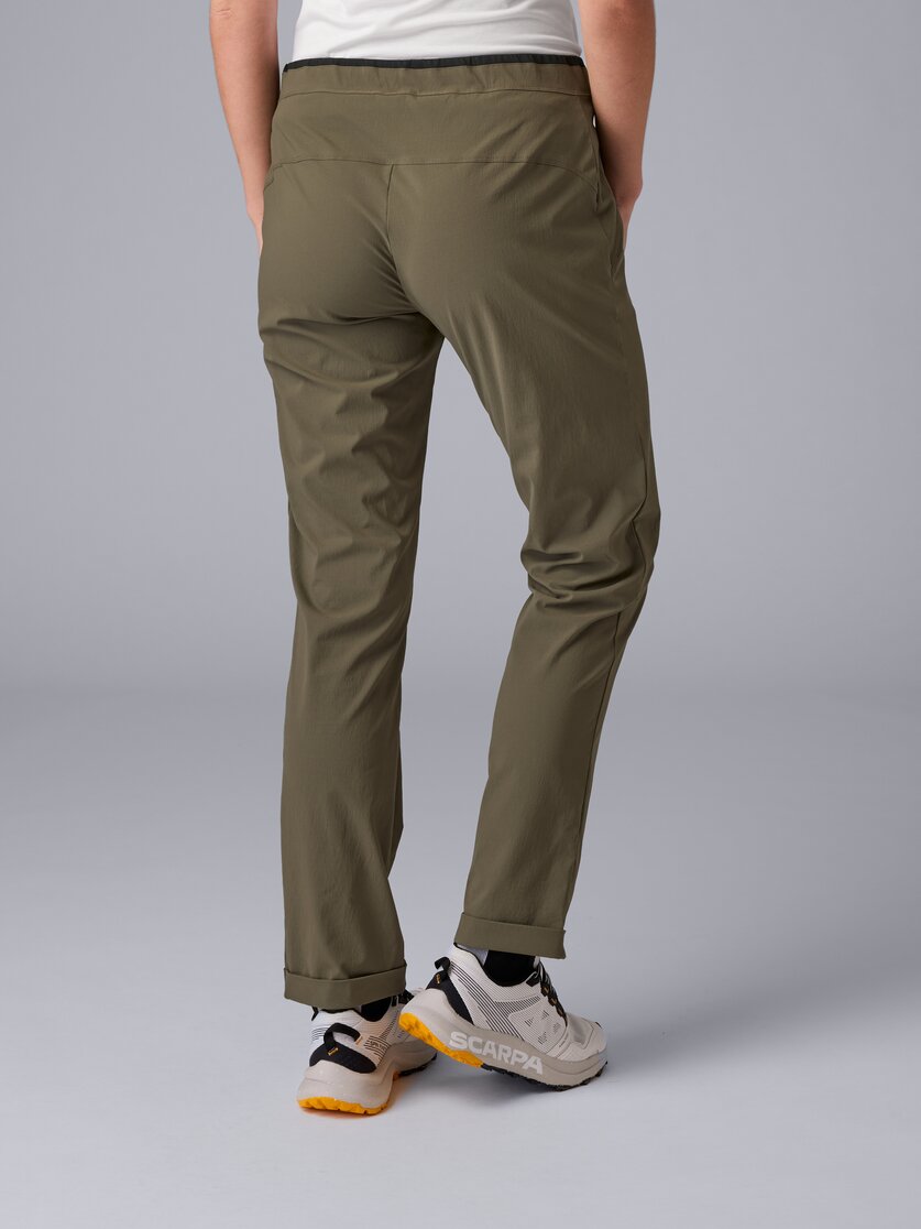 Martini Sportswear - Highventure Pants W - Lange Hosen in black - Rückansicht Model - Damen