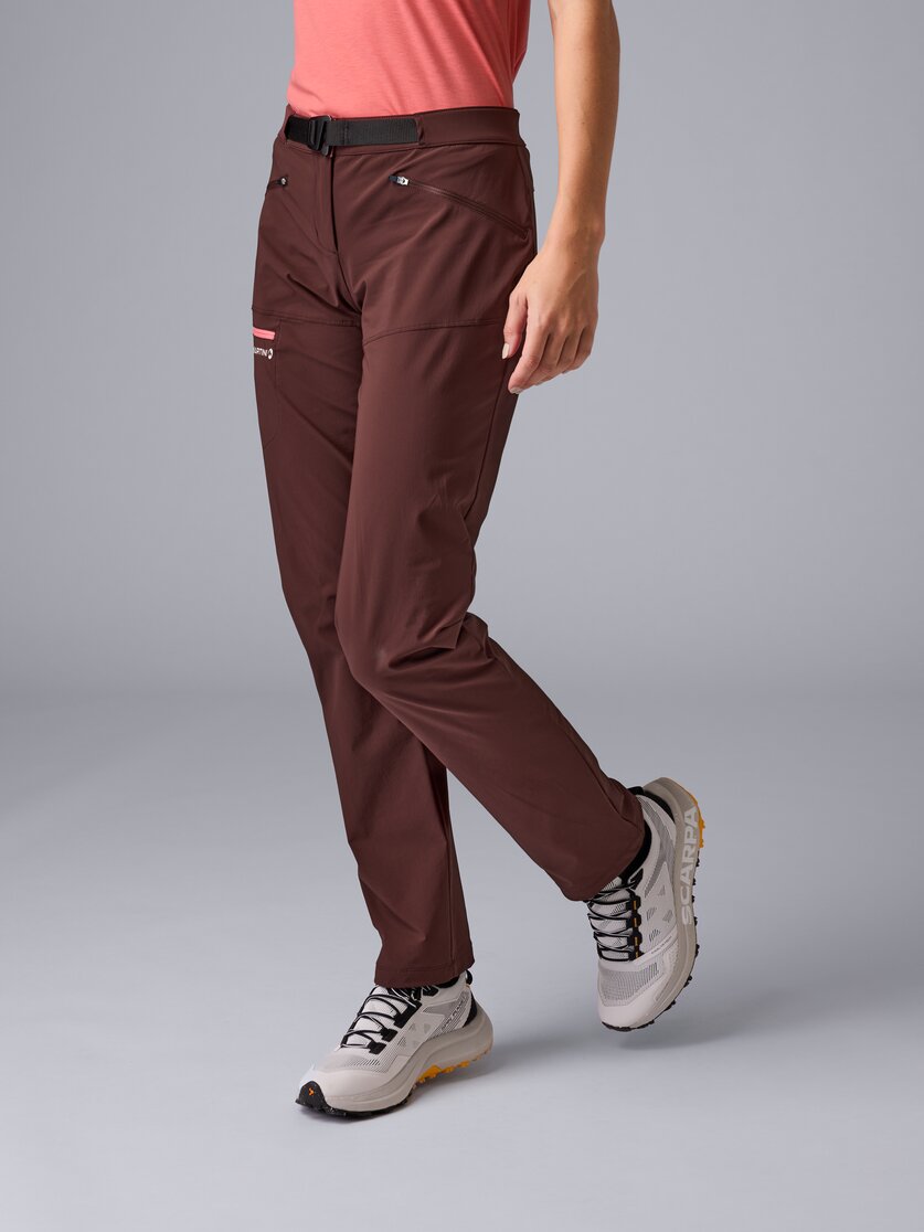 Martini Sportswear - Sunrise Pants W - Lange Hosen in black - Vorderansicht Model - Damen