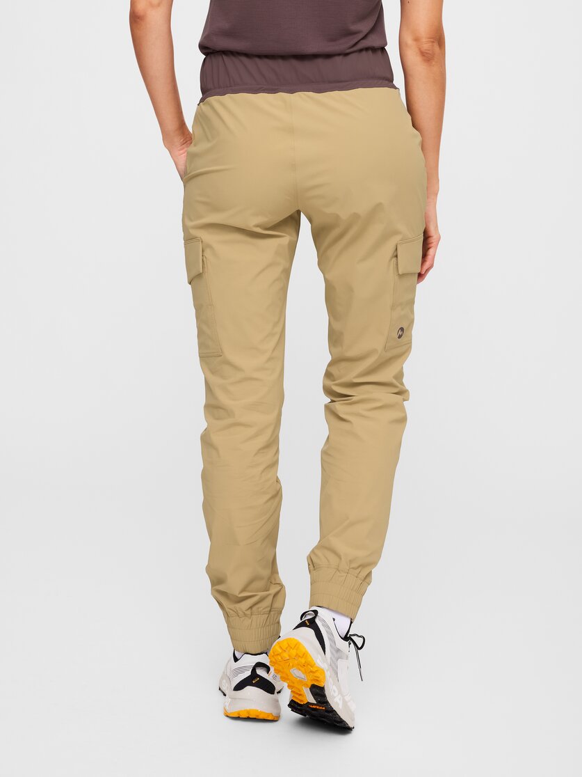 Martini Sportswear - Alpmate Breeze Pants W - Pantaloni lunghi in black - vista laterale modello - Donna