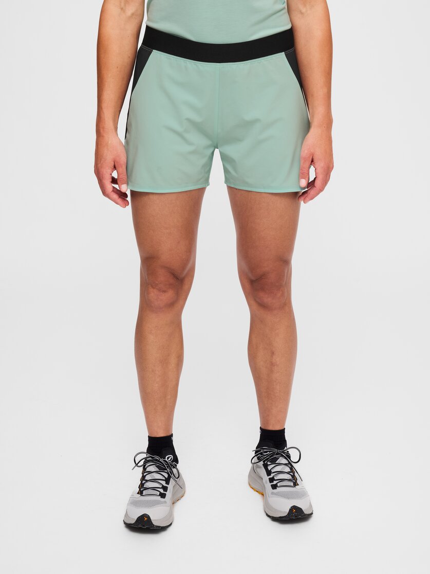 Martini Sportswear - Hillclimb Ultra Shorts W - Shorts in black-granite - front view model - Women