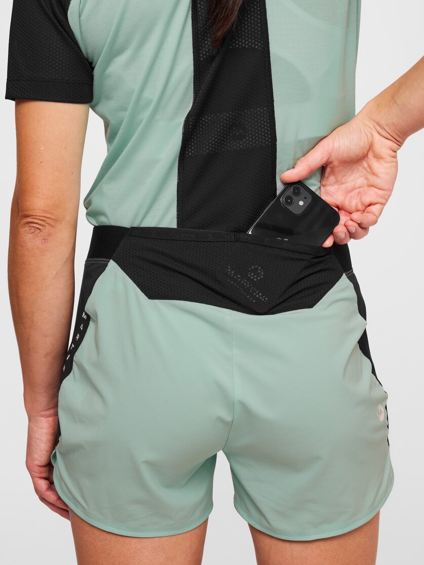 Martini Sportswear - Hillclimb Ultra Shorts W - Shorts in black-granite - Detail 1 - Women