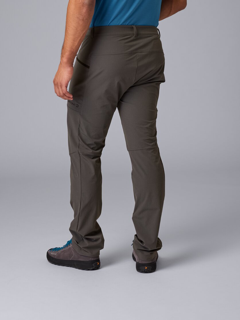 Martini Sportswear - Alpmate Pants M - Pantaloni lunghi in black - vista laterale modello - Uomo