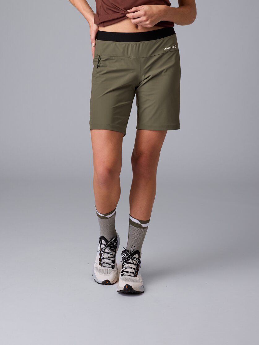 Martini Sportswear - Trektech Shorts W - Kurze Hosen in black-white - Vorderansicht Model - Damen