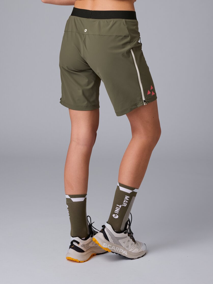 Martini Sportswear - Trektech Shorts W - Kurze Hosen in black-white - Rückansicht Model - Damen