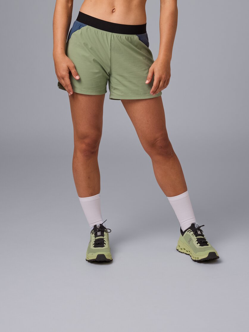 Martini Sportswear - Pacemaker Shorts W - Kurze Hosen in tendril-dark blue - Vorderansicht Model - Damen