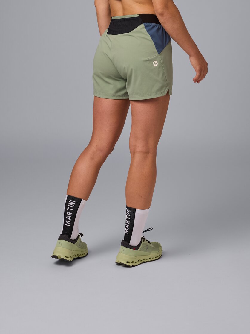 Martini Sportswear - Pacemaker Shorts W - Kurze Hosen in tendril-dark blue - Rückansicht Model - Damen